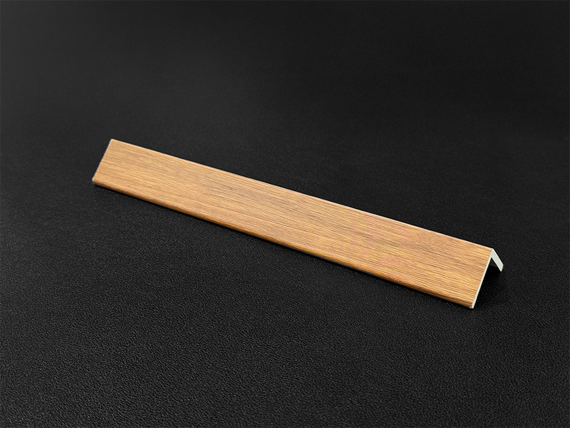 Ángulo para lámina acanalada decorativa WPC Light Wood