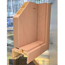 Muestra puerta WPC color pino Carbone con perfil lateral visible