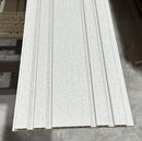 Detalle del perfil y canales del panel WPC gris textil